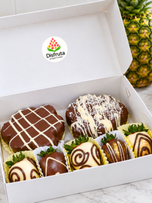 Exquisita piña oro miel en forma de girasol y fresas cubiertas de chocolate gourmet