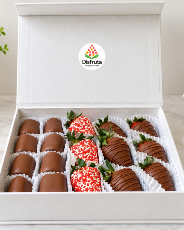 Caja de masmelos y fresas cubiertas del mas exquisito chocolate