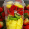 Ensalada de Frutas vaso 12oz Ensalada de frutas frescas en vaso de 12 oz con empaque de regalo de Disfruta Arreglos Frutales