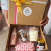 Desayuno Sorpresa Saludable en Barranquilla | Regalo con Frutas Frescas - Disfruta Desayuno sorpresa saludable con frutas frescas, parfait y jugo natural — Disfruta Arreglos Frutales Barranquilla
