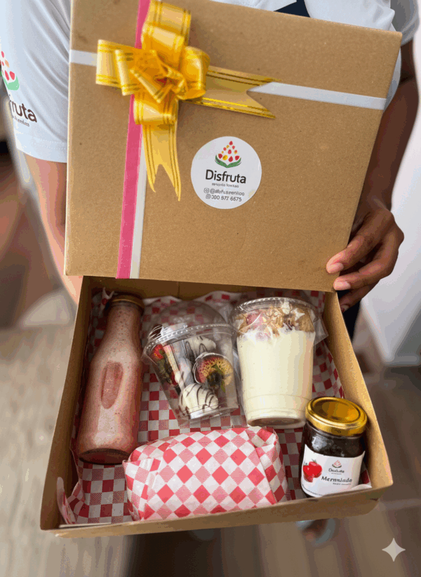 Desayuno Sorpresa Saludable en Barranquilla | Regalo con Frutas Frescas - Disfruta Desayuno sorpresa saludable con frutas frescas, parfait y jugo natural — Disfruta Arreglos Frutales Barranquilla